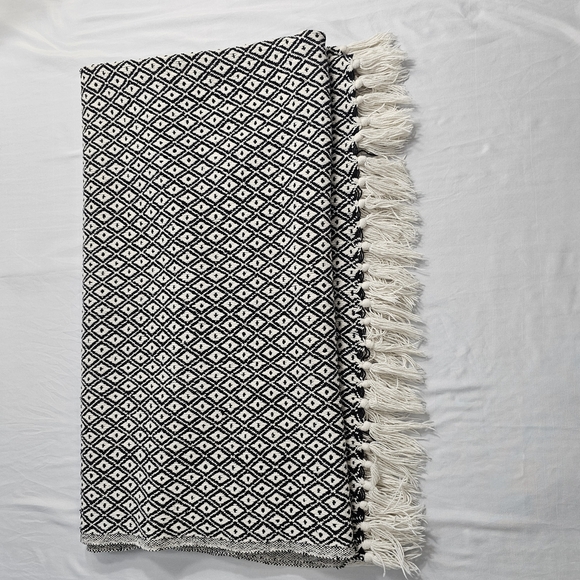 White and Black Geometric Southwest Fringed Bohemian Wrap Scarf  54 in x 44 in - Picture 12 of 12